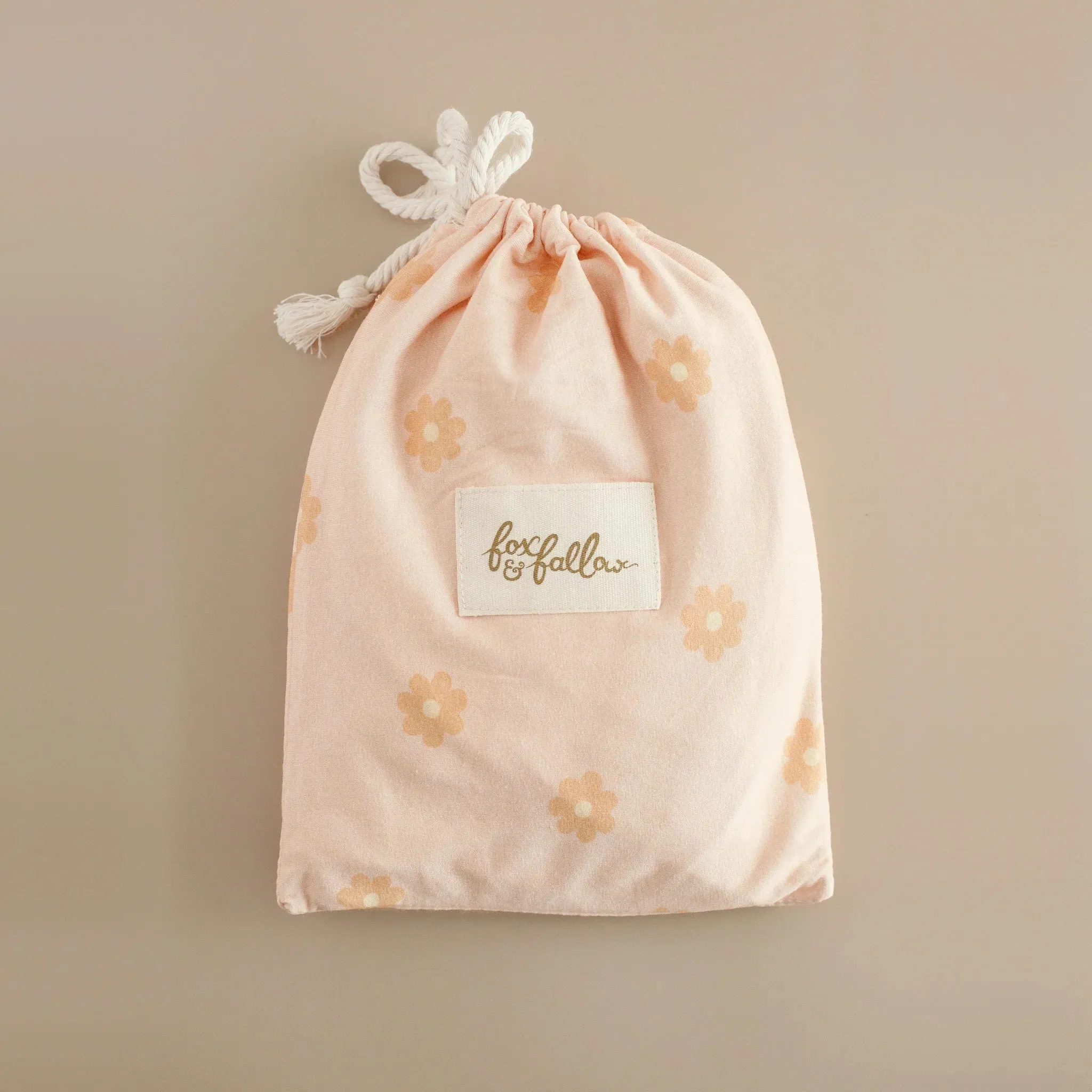 Fox & Fallow - Organic Fitted Bassinet/Change Pad Sheet (Daisy Chain)